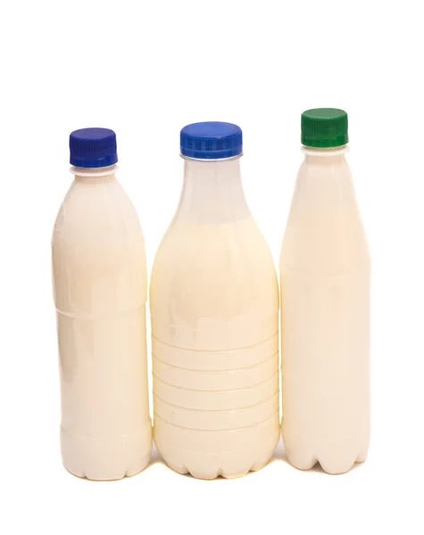 Botellas de leche aisladas en blanco — Foto de Stock