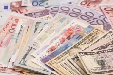 Çeşitli ülkelerden uluslararası para birimleri banknot