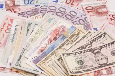 Çeşitli ülkelerden uluslararası para birimleri banknot