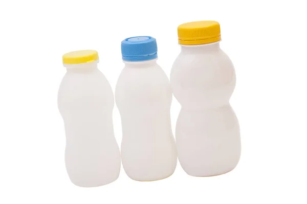 Botellas de bebida de yogur biótico aisladas sobre fondo blanco — Foto de Stock