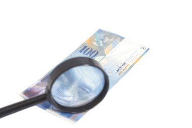 İsviçre 100 Frangı banknotlar Büyüteç altında