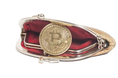 Çanta üzerinde beyaz izole bitcoin para ile