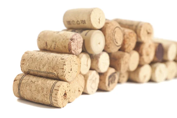 Corchos de vino aislados sobre fondo blanco — Foto de Stock