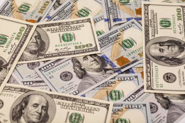 Arkaplan olarak 100 dolar.