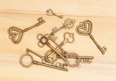 ahşap zemin üzerinde Vintage anahtar