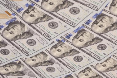 Arkaplan olarak 100 dolar. 