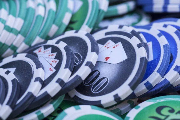 Casino chips - kumar kavramı — Stok fotoğraf