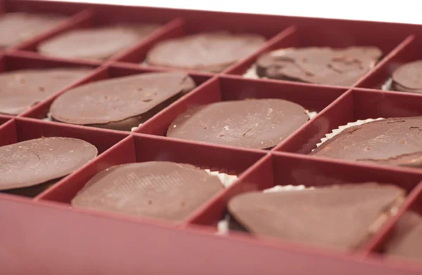 Schachtel mit süßen Schokoladenbonbons — Stockfoto