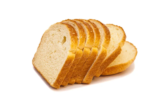 La hogaza de pan cortada aislada en blanco — Foto de Stock