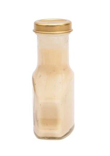 Skleněná láhev bílé omáčky. Izolované na bílém pozadí — Stock fotografie