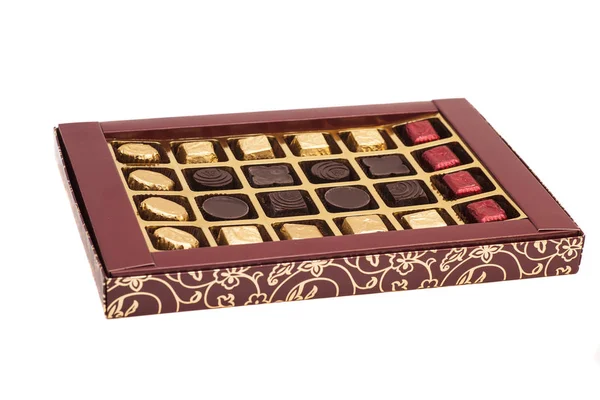 Kotak permen cokelat diisolasi di atas putih — Stok Foto
