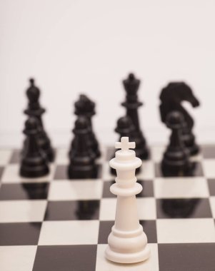 Satranç satranç tahtası üzerinde 