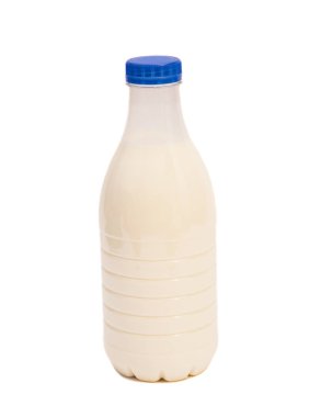 Beyaz arka planda izole edilmiş plastik süt şişesi 