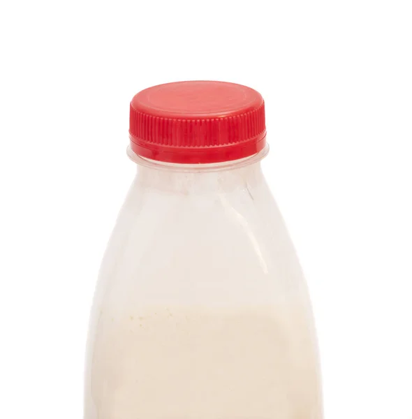 Plastic fles melk geïsoleerd op witte achtergrond — Stockfoto