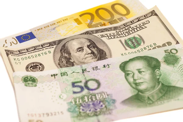 Dólares estadounidenses, euros europeos y billetes de yuanes chinos —  Fotos de Stock