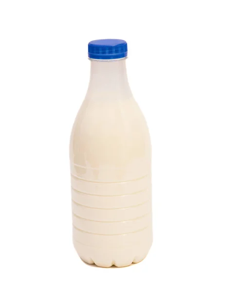 Botella de plástico de leche aislada sobre fondo blanco — Foto de Stock