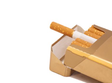 beyaz izole sigara kutusu