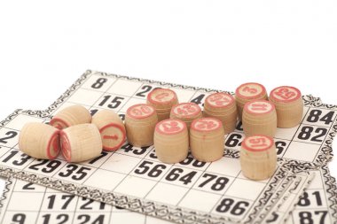 Kartları ve üzerinde beyaz izole fıçı Rus loto (bingo oyunu) 