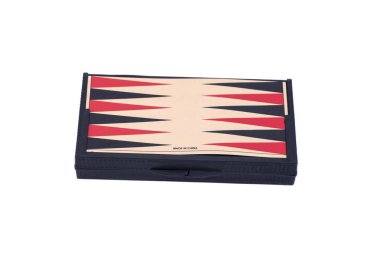 Tavla oyunu izole beyaz zemin üzerine kurulu