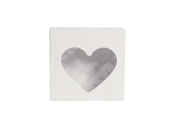 Scatola di cuore di carta regalo bianco isolato su sfondo bianco — Foto Stock