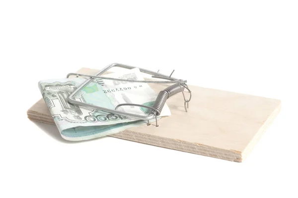 Mousetrap avec mille billets de banque russes en rouble isolés sur — Photo