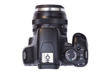 Beyaz izole profesyonel modern Dslr fotoğraf makinesi