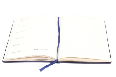 Beyaz üzerine izole edilmiş açık dizüstü bilgisayar