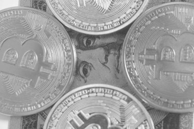 ABD Doları closeup ile gümüş bitcoin