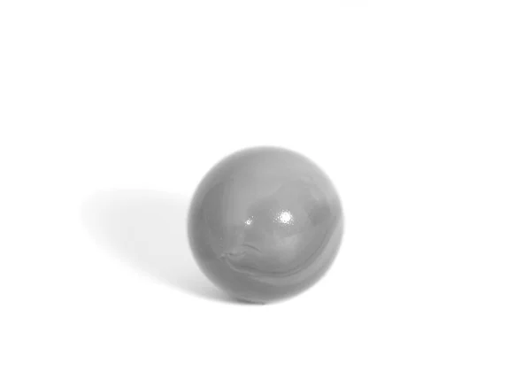 Bola cinza isolada em um fundo branco — Fotografia de Stock
