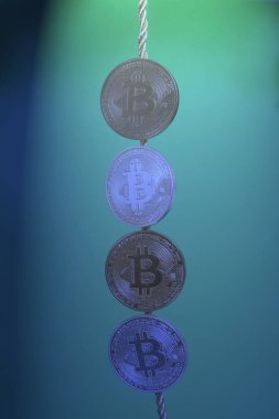 Dört sanal para bitcoins koleksiyonu