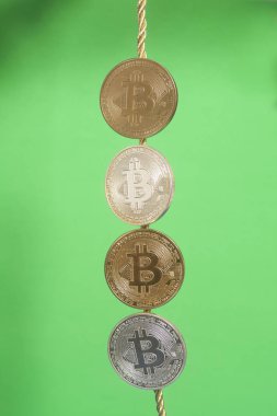 Dört sanal para bitcoins koleksiyonu