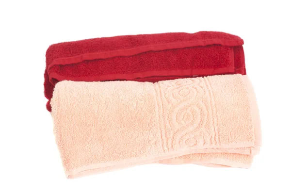 Красные и розовые полотенца изолированы на белом фоне — стоковое фото