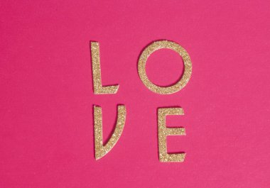 Parlak altın harfler kelime aşk şekillendirme