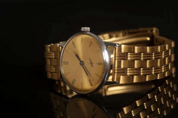 Vintage golden wrist watch — Stock Photo, Image