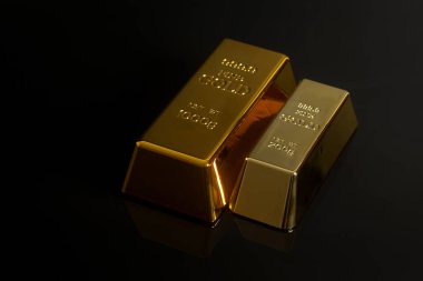 siyah zemin üzerine Altın külçe