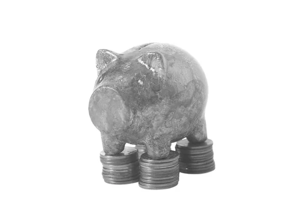 Piggy bank emas pada tumpukan koin — Stok Foto