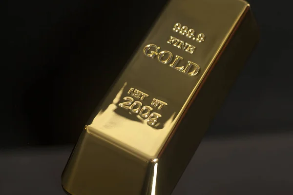 Bullion ouro no fundo preto — Fotografia de Stock