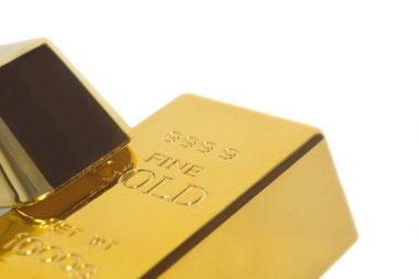 Beyaz arka plan üzerinde izole külçe altın