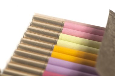 Renkli sigara kutusu