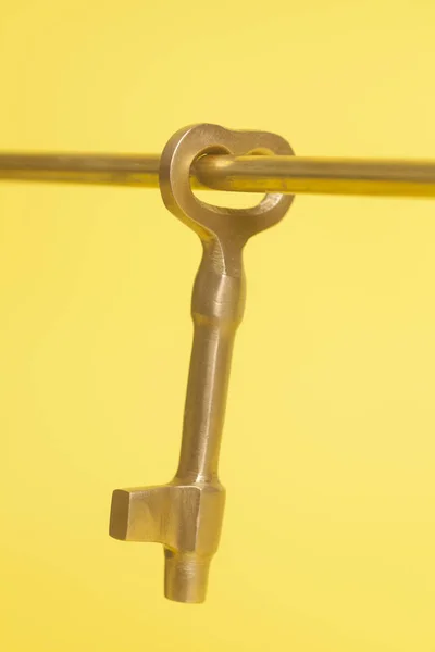 Vintage nyckel på Tube — Stockfoto