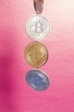 Dört sanal para bitcoins koleksiyonu