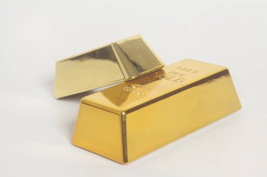 Beyaz zemin üzerine Altın külçe