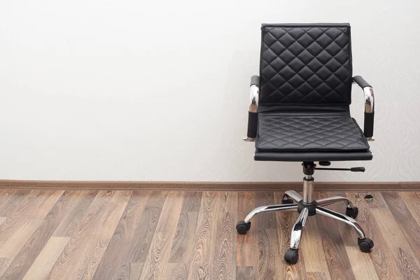 Czarny Skórzany Fotel Pokoju Office — Zdjęcie stockowe