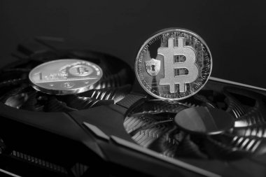 Cryptocurrency araştırma kavramı ile bitcoins bir bilgisayarda video