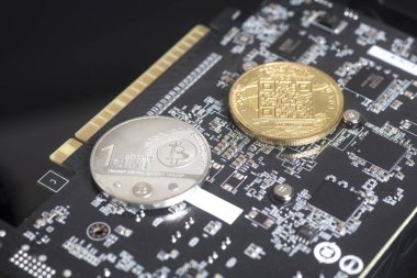 Cryptocurrency araştırma kavramı ile bir grafik videoca üzerinde bitcoins