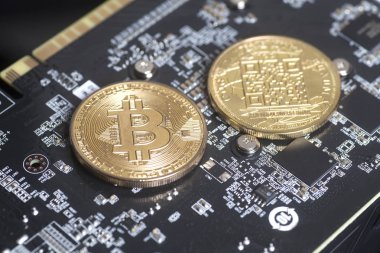 Cryptocurrency araştırma kavramı ile grafik ekran kartı üzerinde bitcoins