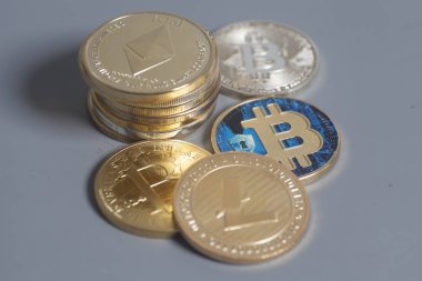 Litecoin, Ethereum altcoin ve Bitcoins cryptocurrency paraları 
