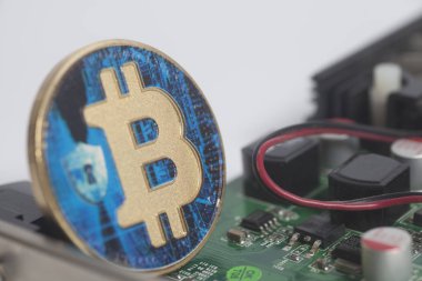 Cryptocurrency incelemesi kavramı bitcoin grafik kartı ile 