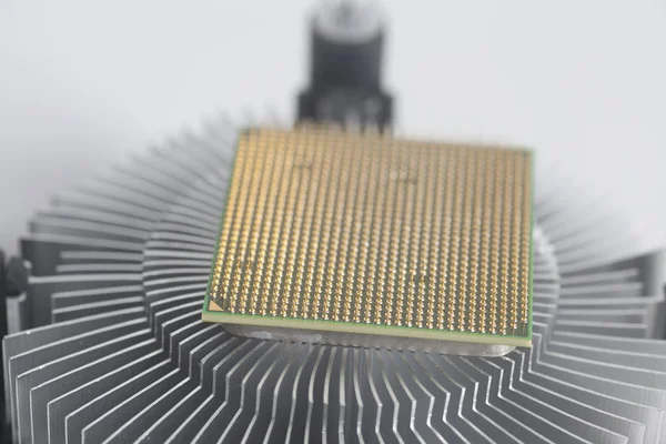 Unidade de processamento central CPU microchip no processador de ventilador de computador — Fotografia de Stock