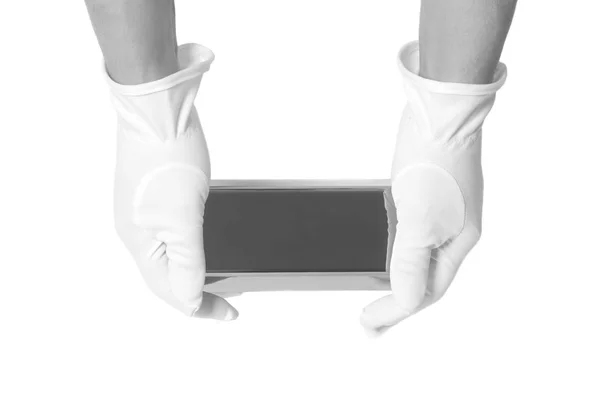 Męska dłoń w białe rękawiczki gospodarstwa srebro w sztabach — Zdjęcie stockowe